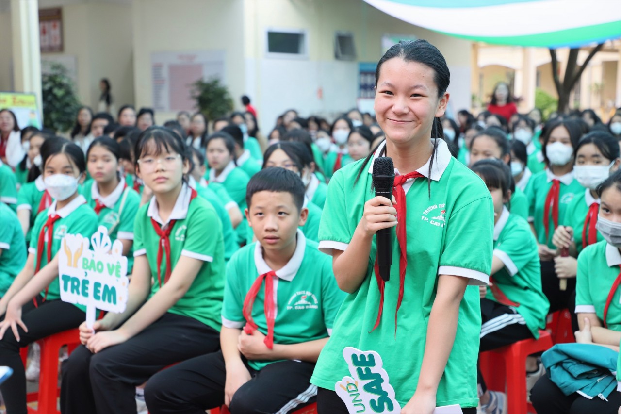 grade 6 and 7 students from Hop Giang Secondary School, Cao Bang province excitedly took part together in a communication activity to raise awareness about online risks. Source: ChildFund Vietnam