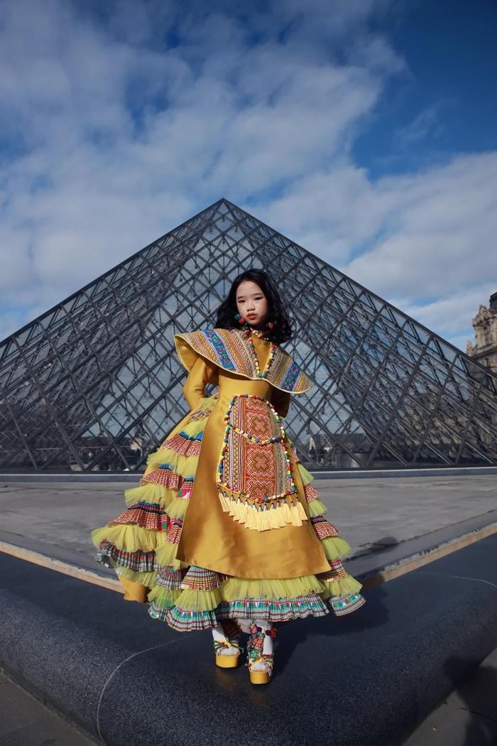 first vietnamese child model to perform at paris fashion week