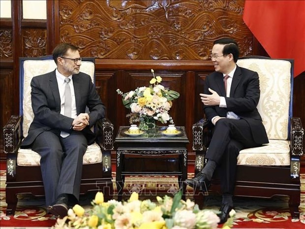 President Vo Van Thuong (R) and Australian Ambassador to Vietnam Andrew Goledzinowski. Photo: VNA