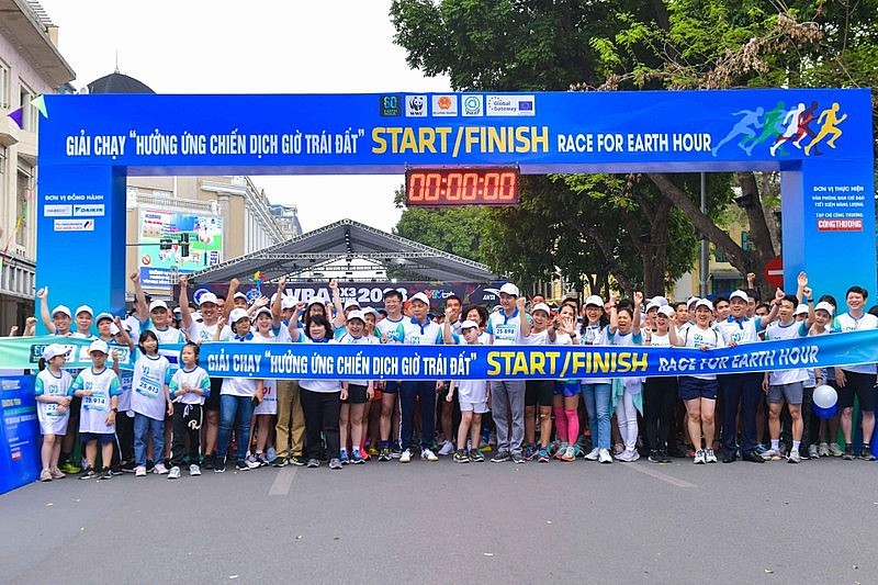 Over 1,000 people run in response to Earth Hour 2023 in Hanoi (Photo: tapchicongthuong.vn)