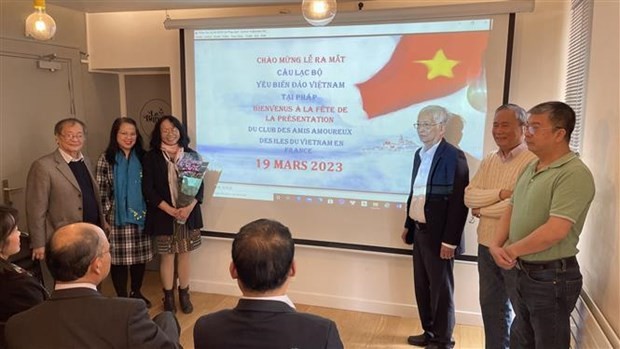 A lauching ceremony of the club “Love Vietnam’s seas and islands” was held on March 19 in Paris. Photo: VNA