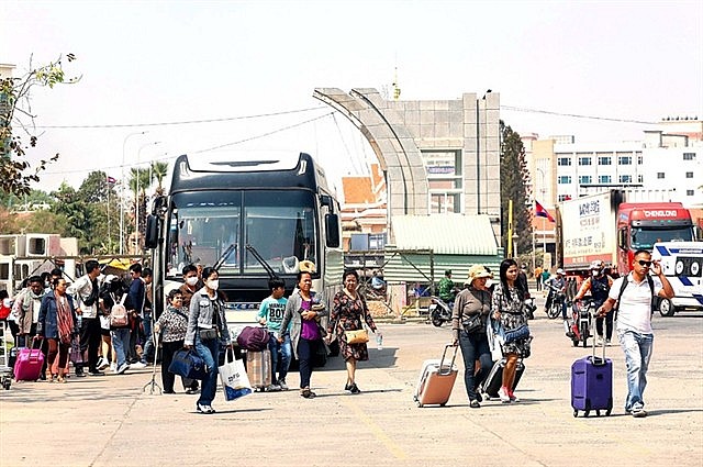 Mộc Bài border gate of Tây Ninh Province has seen an increase in the number of Cambodian tourists. Photo: tuoitre.vn