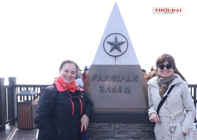 International Friends Receive Warm Welcome on Frosty Fansipan