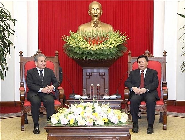 Party Officials Receive Japanese Communist Party Delegation