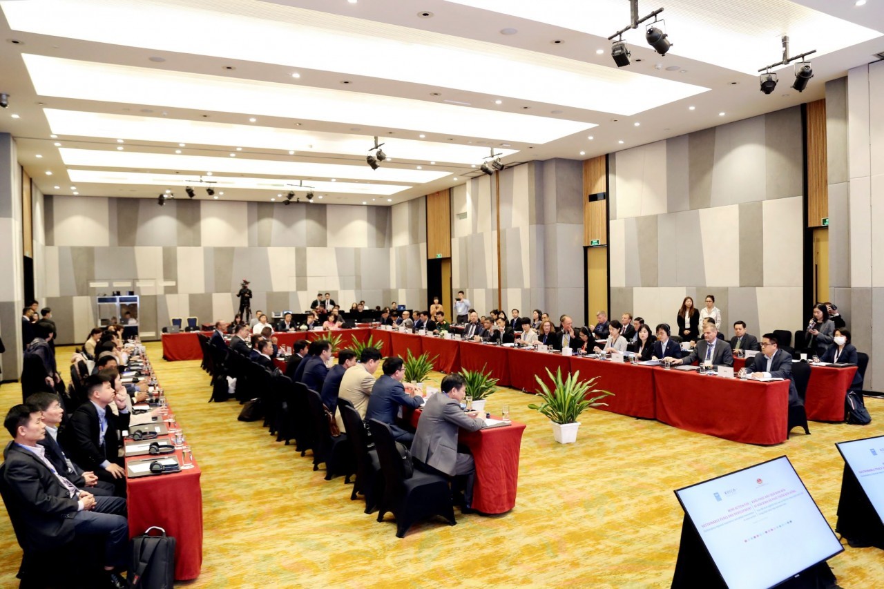 the two-day event draws about 100 delegates, including representatives from the Vietnam National Mine Action Centre, ministries, agencies, localities and Mine Action agencies from Laos, Cambodia and Thailand.