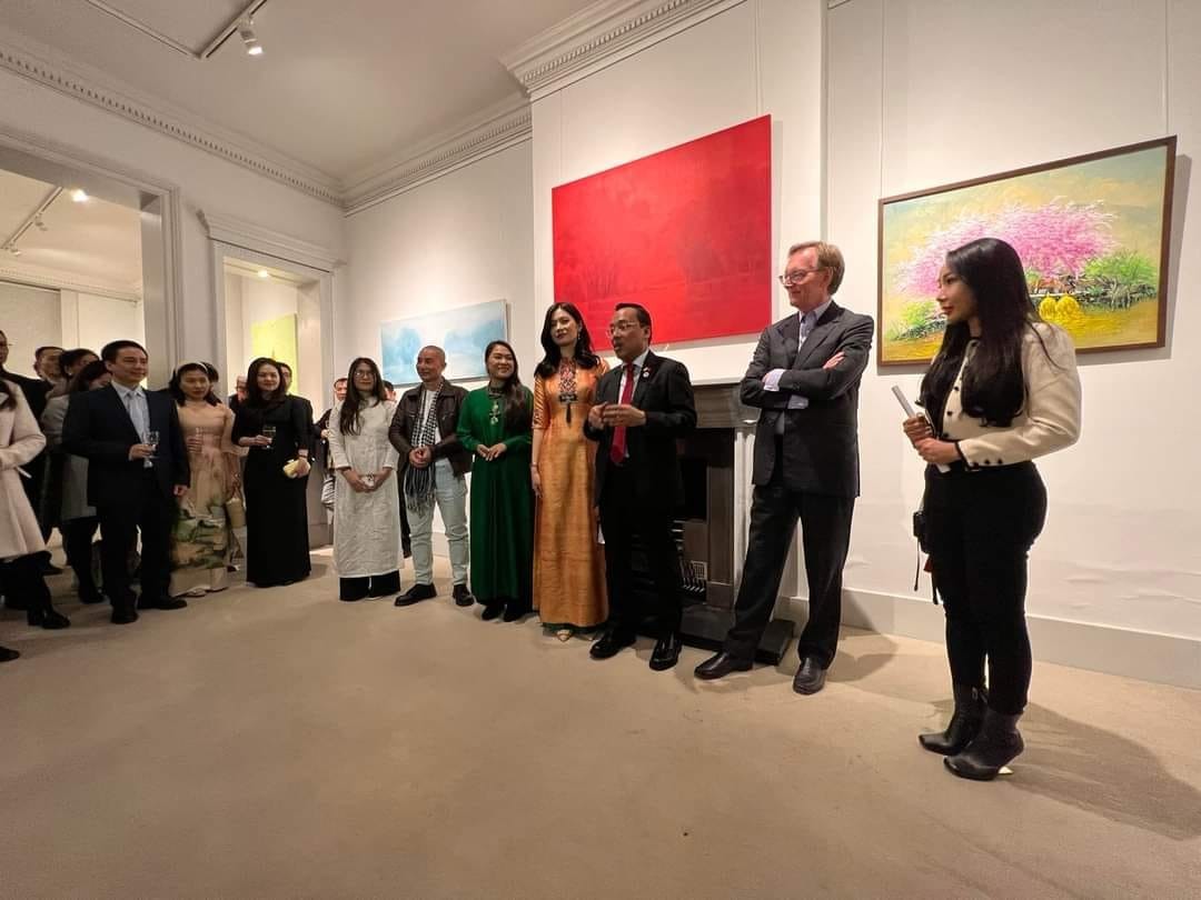 paintings by 10 vietnamese contemporary artists exhibited in uk