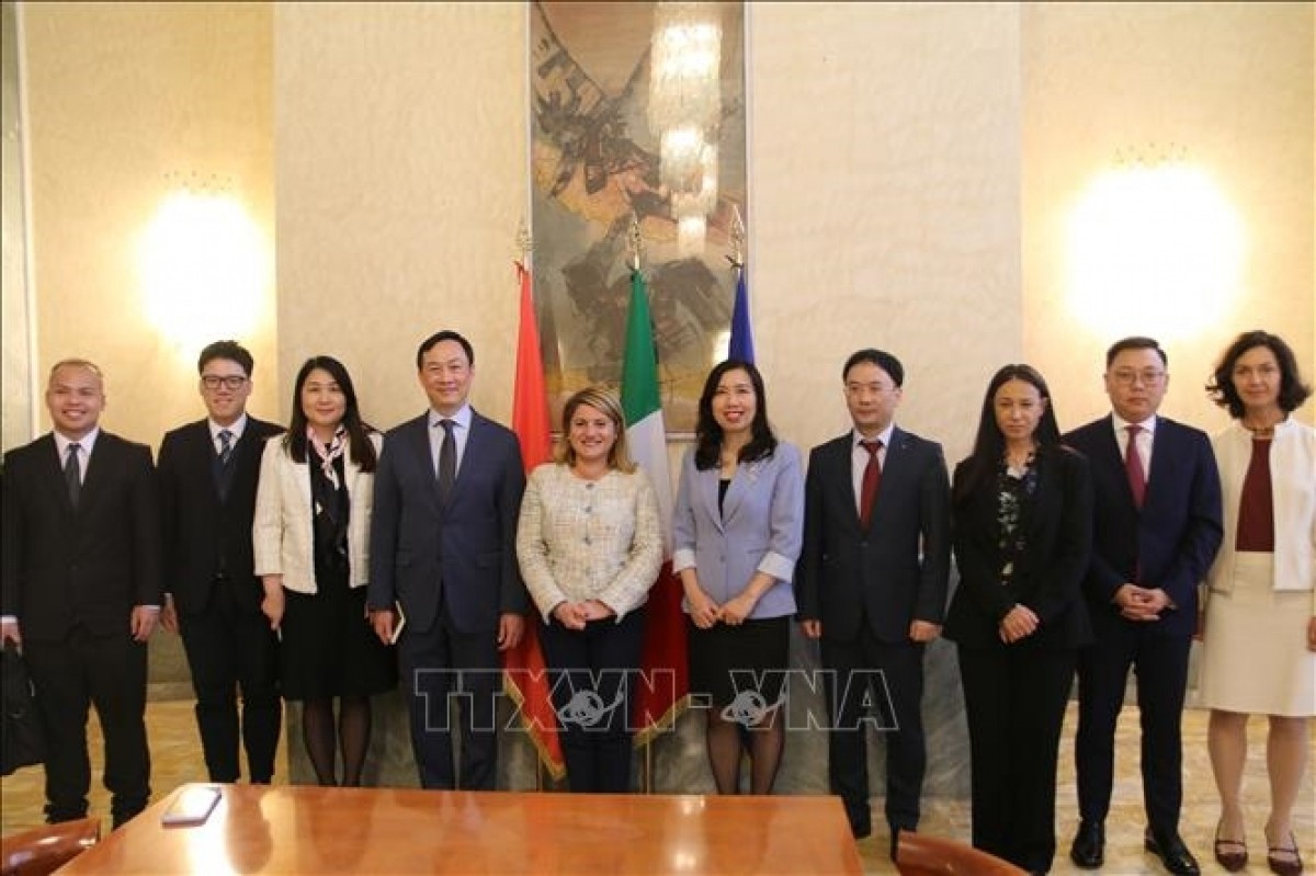 vietnam news today apr 1 vietnam italy agree on orientations to promote strategic partnership