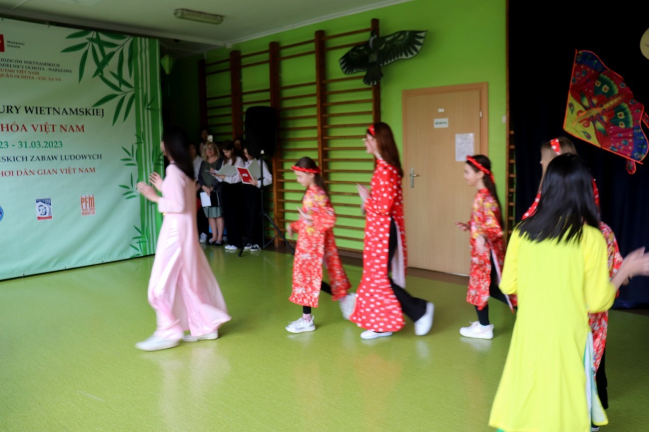 Polish Children Enjoy Vietnamese Folk Games Festival