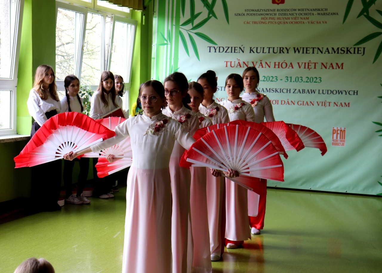 Polish Children Enjoy Vietnamese Folk Games Festival