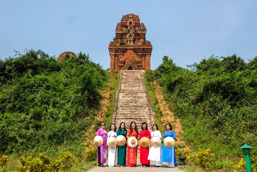 The Main Tower (Kalan) located on the top of the hill is the largest and tallest tower of the 4 remaining ones in the relic. Photo: Hoang Vinh 