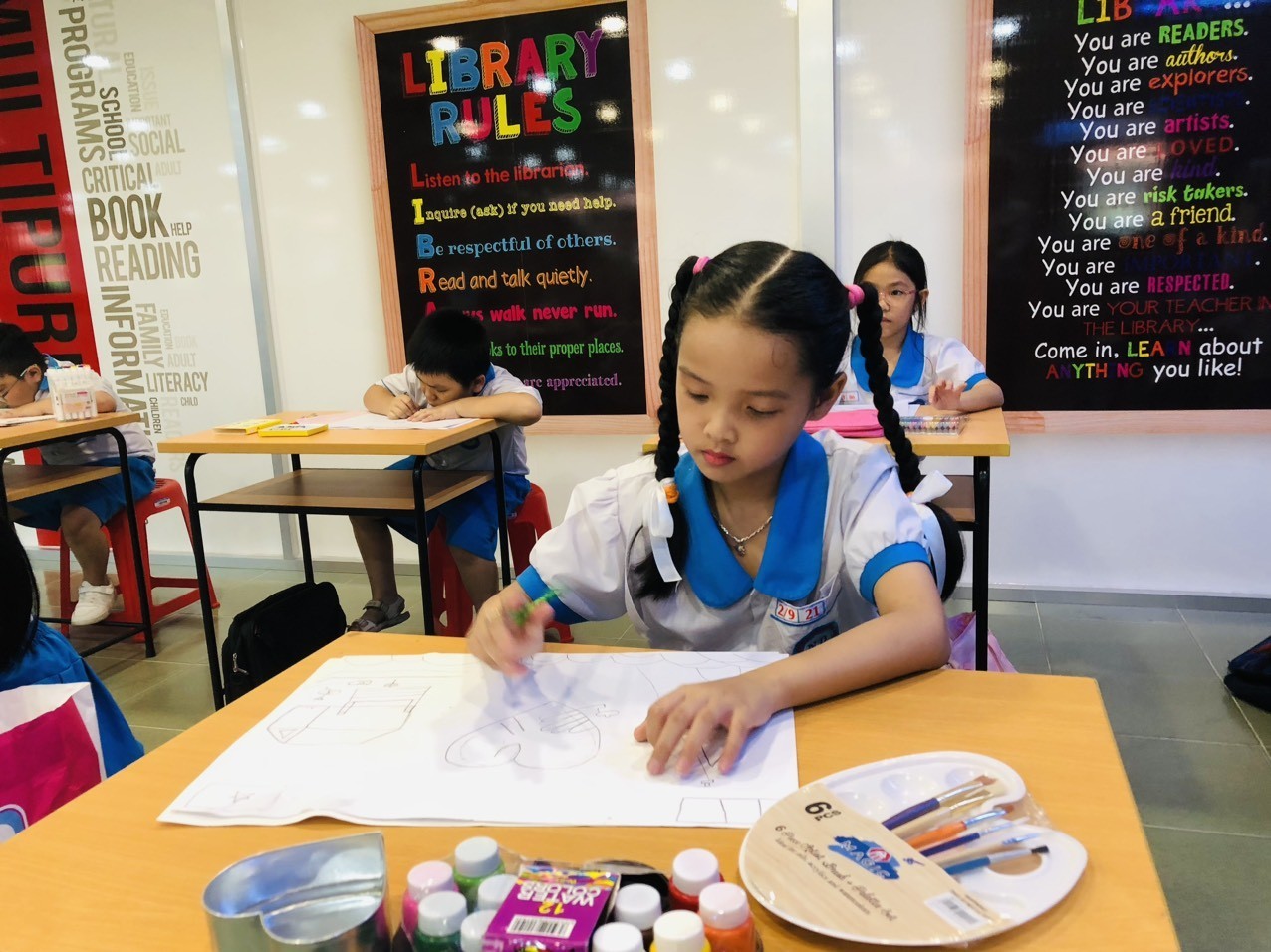 200 Students Participate in "Vietnam - France Friendship" Painting Contest