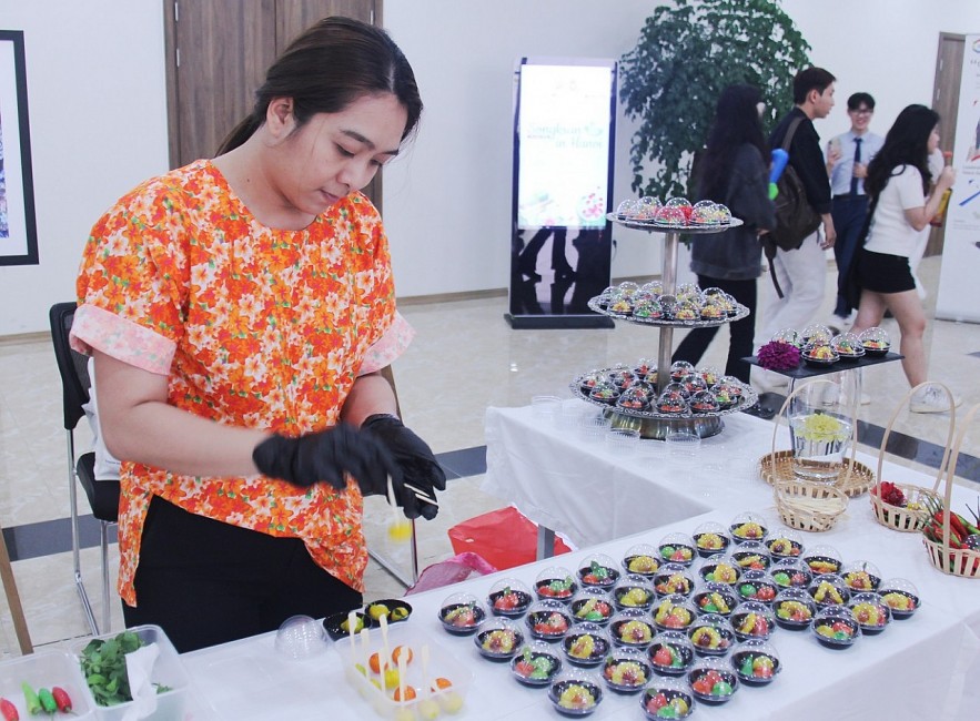 Vietnamese Students Learn Thai Culture through 'Songkran in Hanoi'