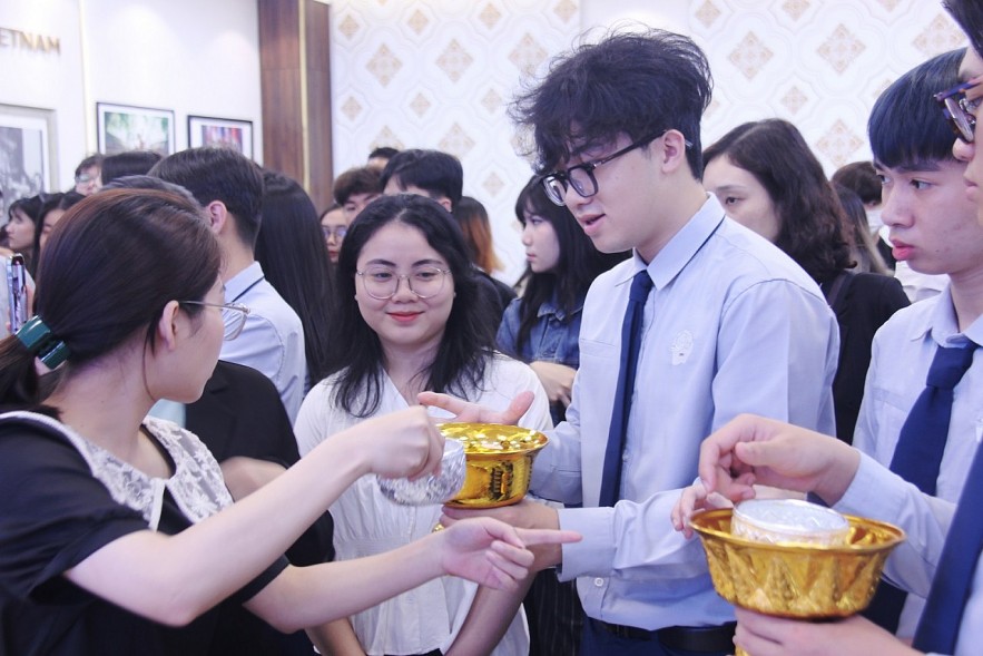 Vietnamese Students Learn Thai Culture through 'Songkran in Hanoi'