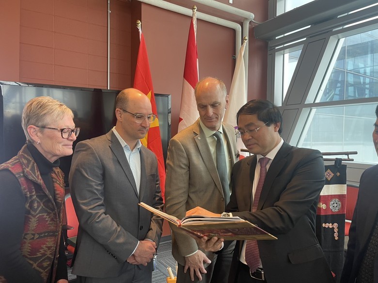 Lao Cai Province Boost Education Cooperation with Canada's Locality