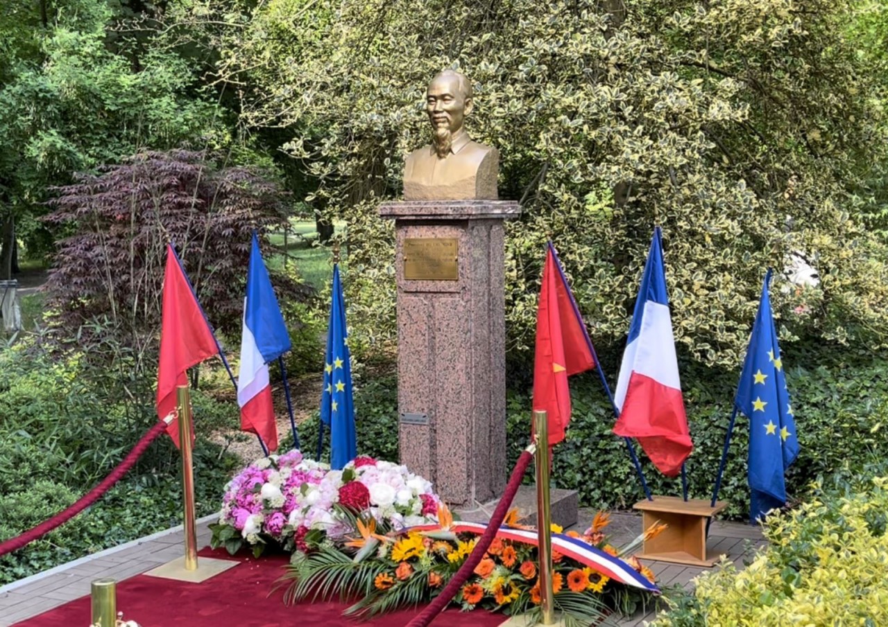 President Ho Chi Minh's statue in Montreau, France. Photo: VNA