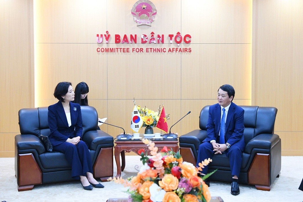Minister, Chairman of the Standing Committee of the People's Committee Hau A Lenh received Ms. Oh Young Ju, Korean Ambassador to Vietnam.