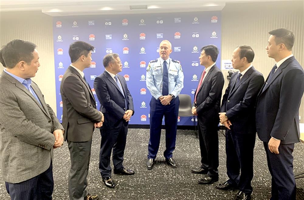 Deputy Minister Major General Nguyen Van Long and the delegation at the meeting with the Deputy Commander of the New South Wales Police. Source: bocongan.gov.vn