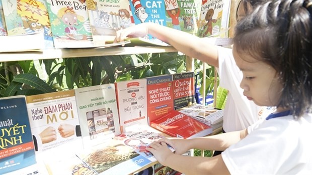 Children join an outdoor reading session at the Japanese-styled Sakura Kindergarten in Da Nang. Photo: VNA