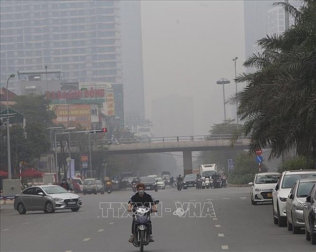 Air quality in the northern region reaches unhealthy levels on Monday morning. Photo: VNA