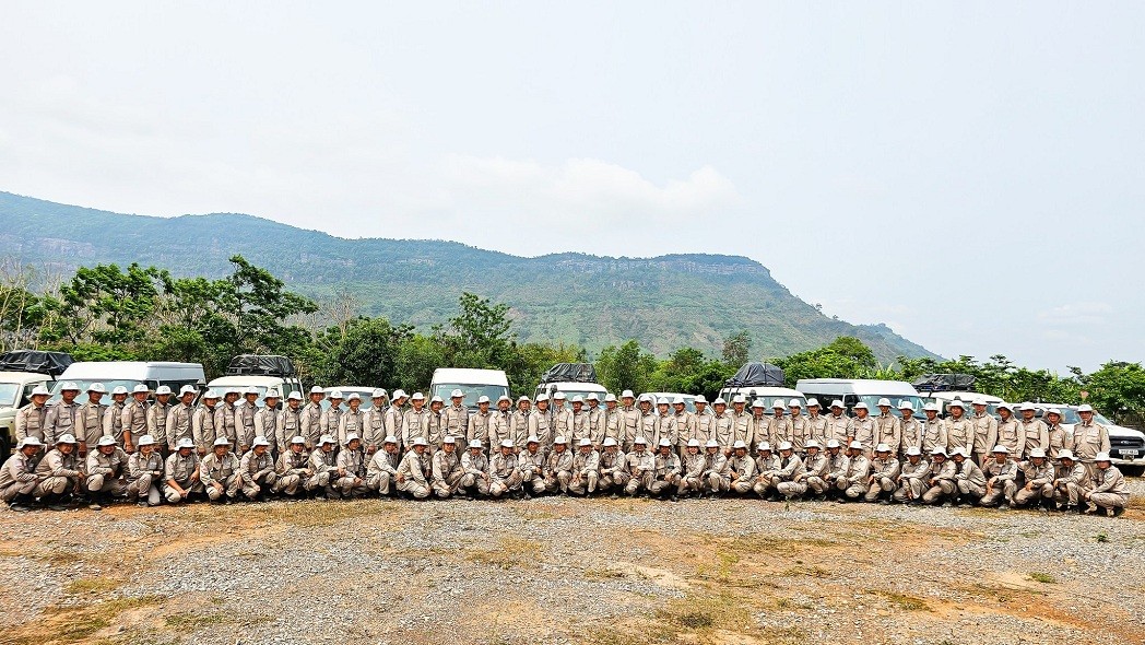 Members of all technical survey teams pose for a group photo in Tan Thanh commune, Huong Hoa district. Source: NPA Vietnam