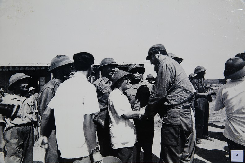 Fidel Castro in Quang Tri - A Photo Set by Si So