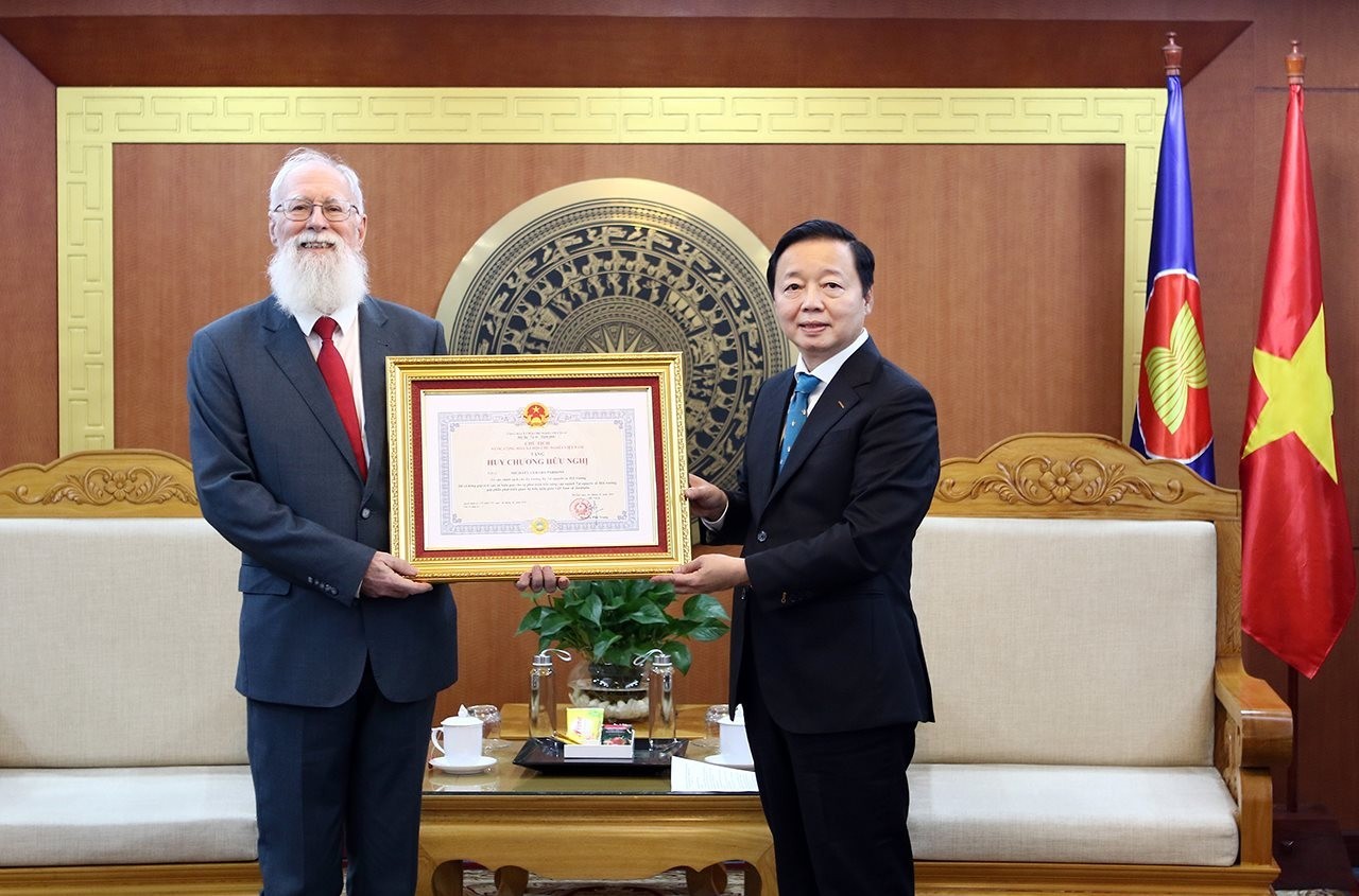 australian expert honoured for contributions to vietnams natural resources environment