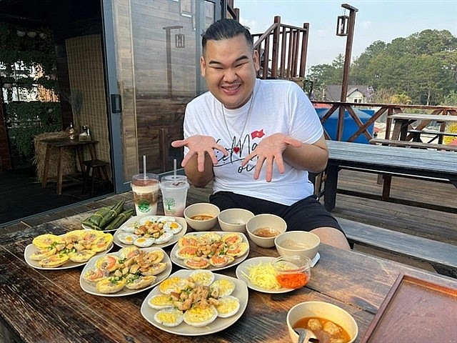 Thai TikToker Turkdyk introduces Vietnamese food in his new videos. — Photo courtesy of Turkdyk