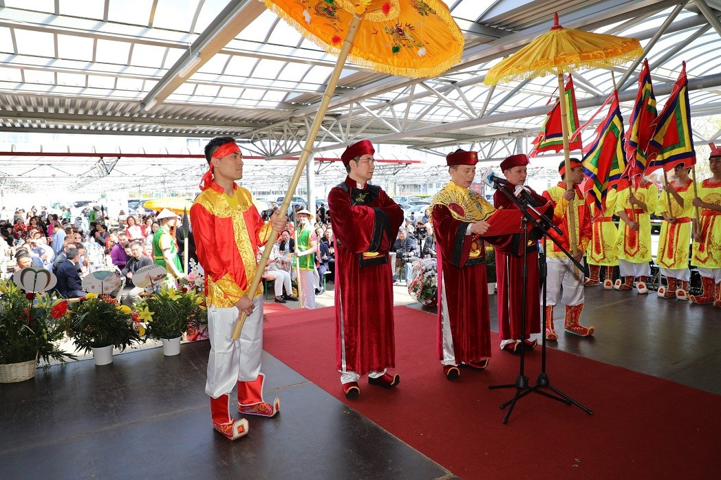 At the ceremony to commemorate the death anniversary of Hung Kings in Germany. Photo: Pham Quynh Nga