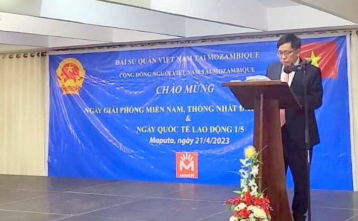 Vietnamese Ambassador to Mozambique Pham Hoang Kim speaks at the event. 