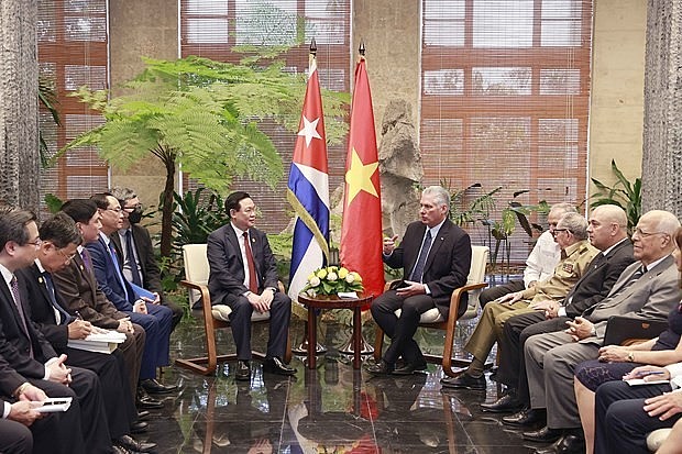 NA Chairman Vuong Dinh Hue meets First Secretary of the Communist Party of Cuba and President of Cuba Miguel Díaz-Canel. (Photo: VNA)