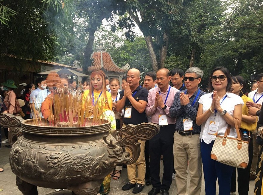 Overseas Vietnamese Commemorate Hung Kings