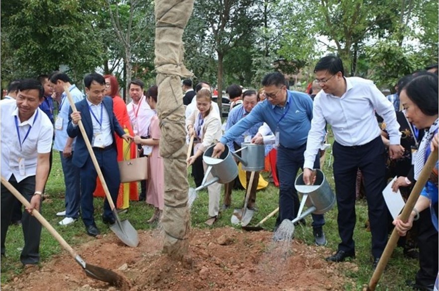 Overseas Vietnamese Commemorate Hung Kings