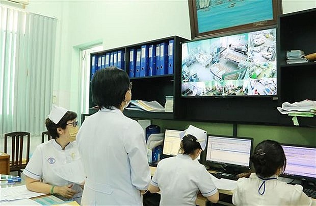 Supervising COVID-19 patient quarantine and treatment at Cho Ray Hospital (Photo: VNA)