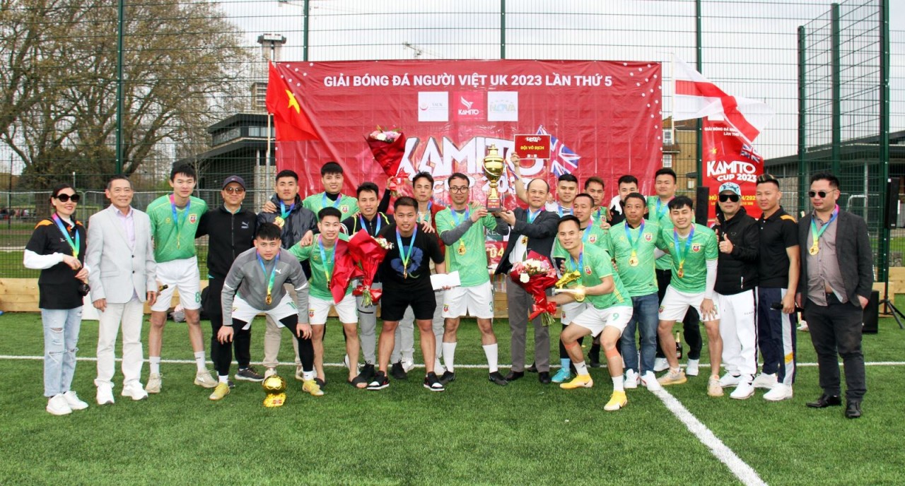 Viet Expats Compete in Football Tournament in UK