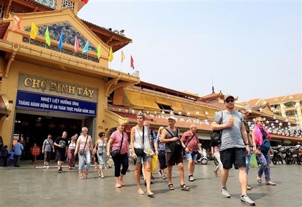 vietnam news today may 4 vietnamese localities see surges in tourist numbers during five day holidays