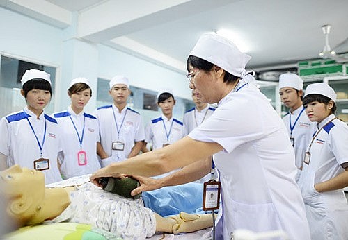 Training 80 Vietnamese Interns at Japanese Medical Care Facilities