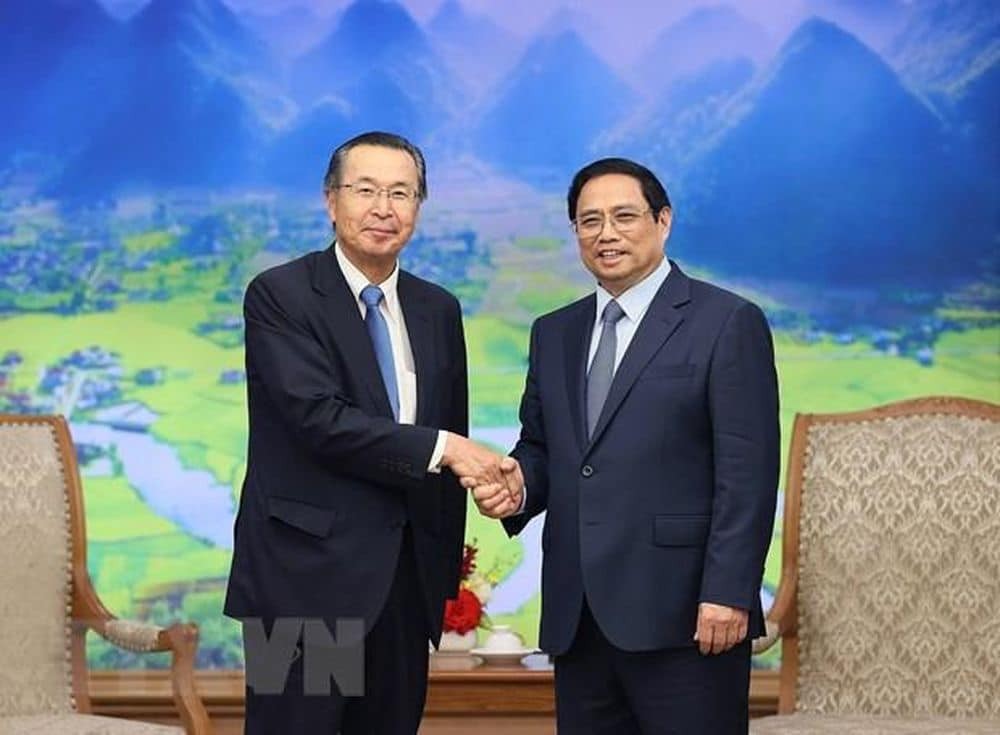 PM Pham Minh Chinh (R) and JETRO Chairman Ishiguro Norihiko. Photo: VNA