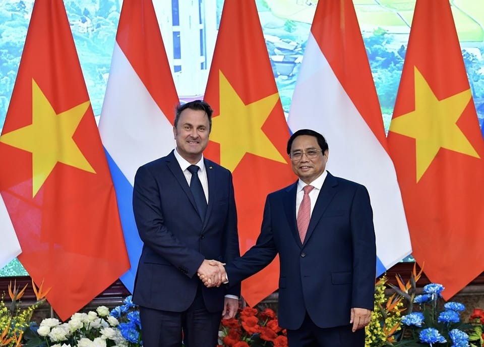 Prime Minister Xavier Bettel (L) and Prime Minister Pham Minh Chinh. Photo: VGP