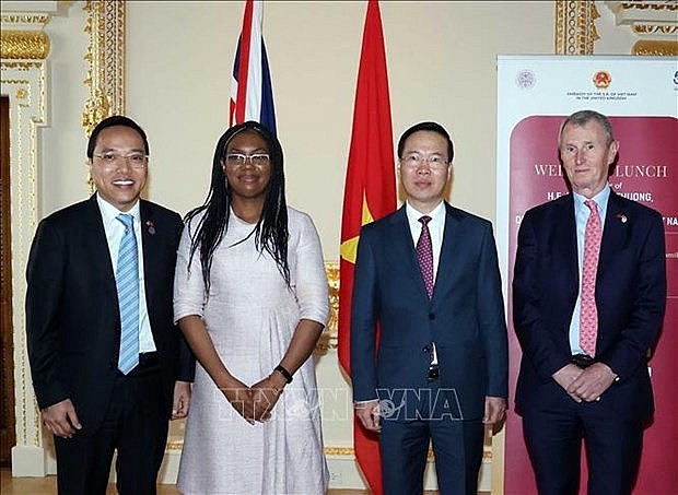From right: UK House of Commons Deputy Speaker Nigel Evans, President Vo Van Thuong, and UK Secretary of State for Business, Energy and Industrial Strategy Kemi Badenoch (Photo: VNA)