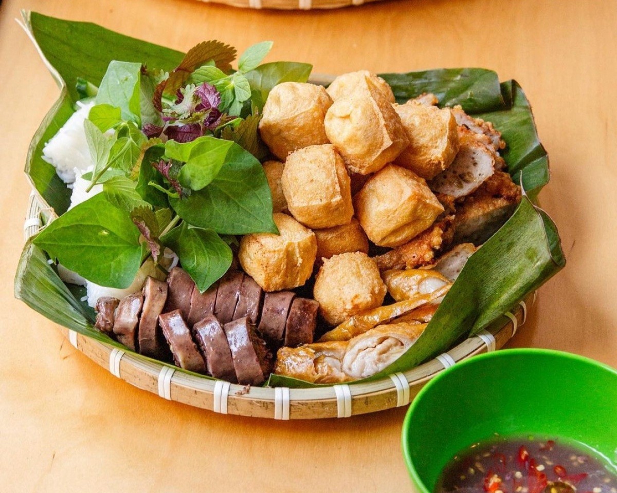 vietnam news today may 9 vietnamese food outlet listed among 100 best restaurants in new york