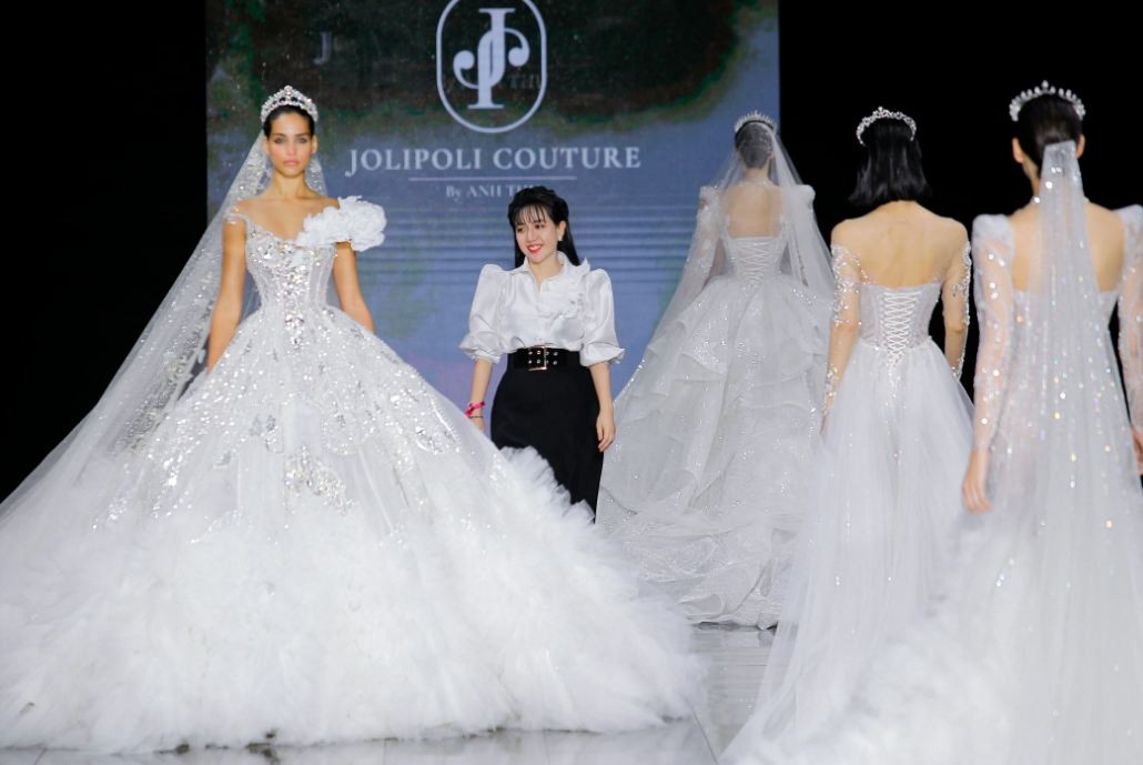 Vietnamese Designer Attracts Attention at Spanish Fashion Week