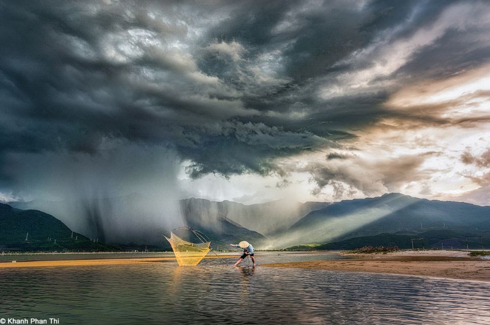 ‘In the Storm’, by Khanh Phan Thi, Vietnam, won the Bring Home the Harvest category.