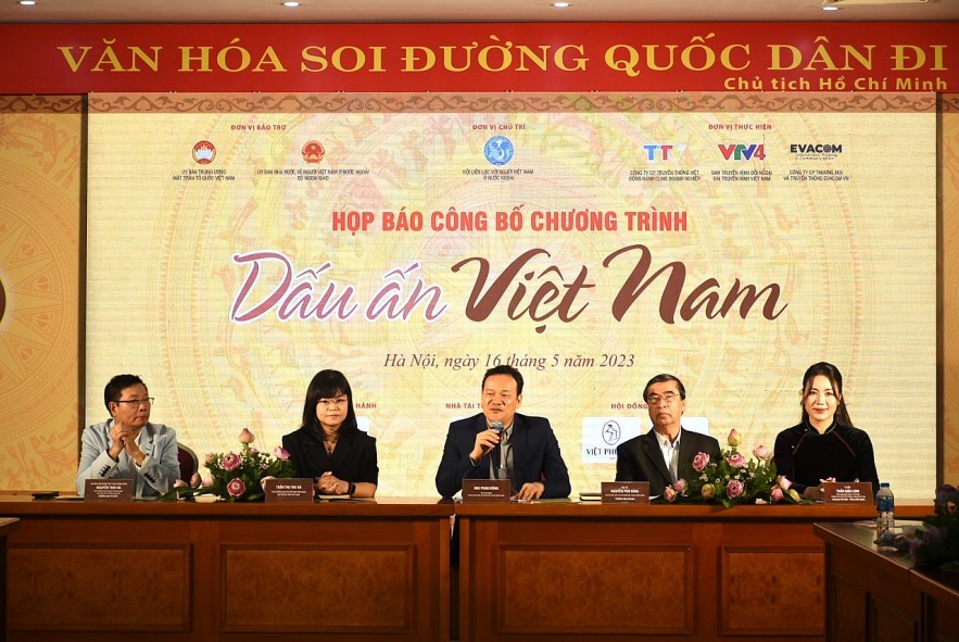New TV Programme Brings Viet Expats Closer to Homeland