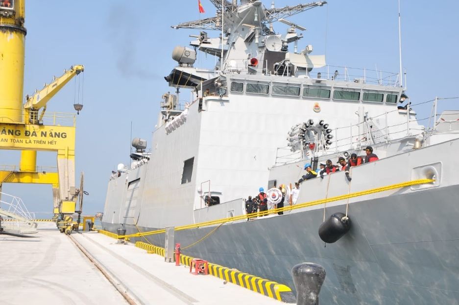 two indian naval ships begin visit to da nang city