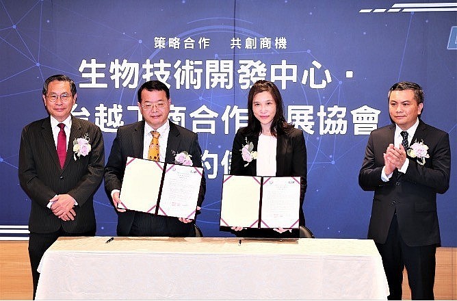 Vietnam-Taiwan Business Association, DCB Sign Agreement on Bio-Tech Development