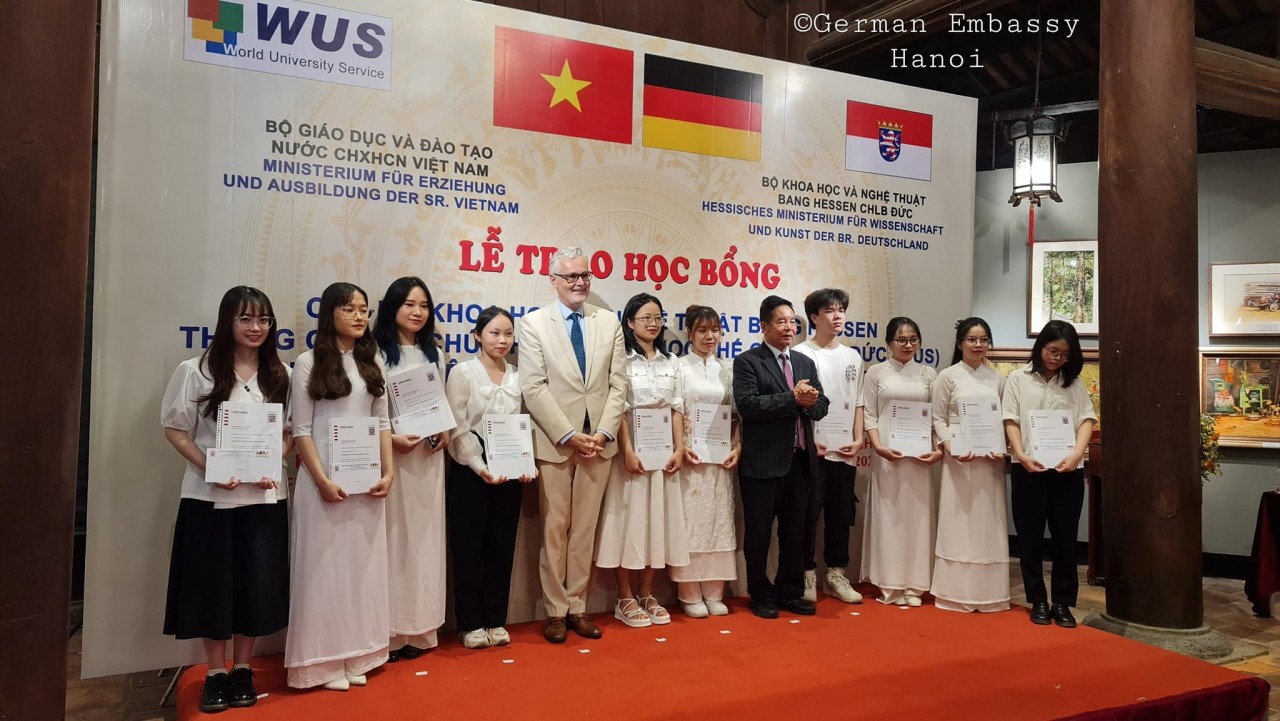 90 outstanding students have received scholarships for the 2022-2023 academic year. Source: German Embassy in Vietnam