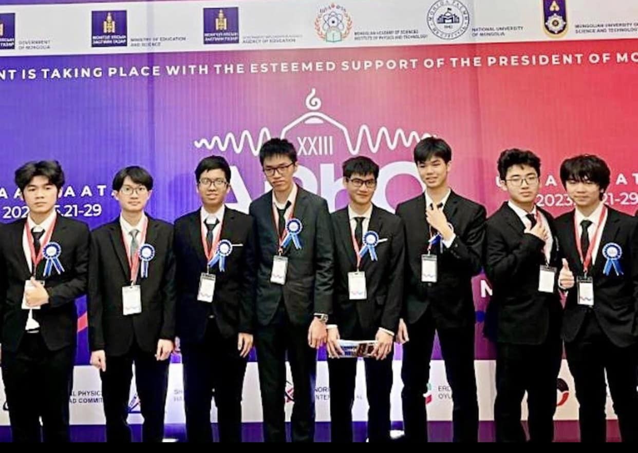 (From left) Nguyen Minh Tai Loc; Le Viet Hoang Anh; Nguyen Tuan Duong; Than The Cong; Nguyen Tuan Phong; Phan The Manh; Vo Hoang Hai; and Vu Ngo Hoang Duong. Photo: Ministry of Education and Training