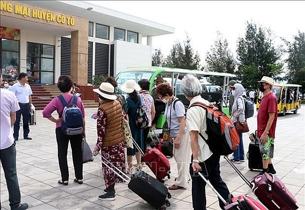 Crowds flock to Co To island in Quang Ninh province (Photo: VNA)
