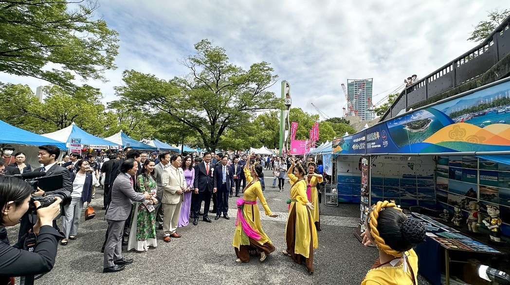 Booths displaying Vietnamese handicrafts were set up. Source: Department of International Cooperation, Ministry of Culture, Sports and Tourism