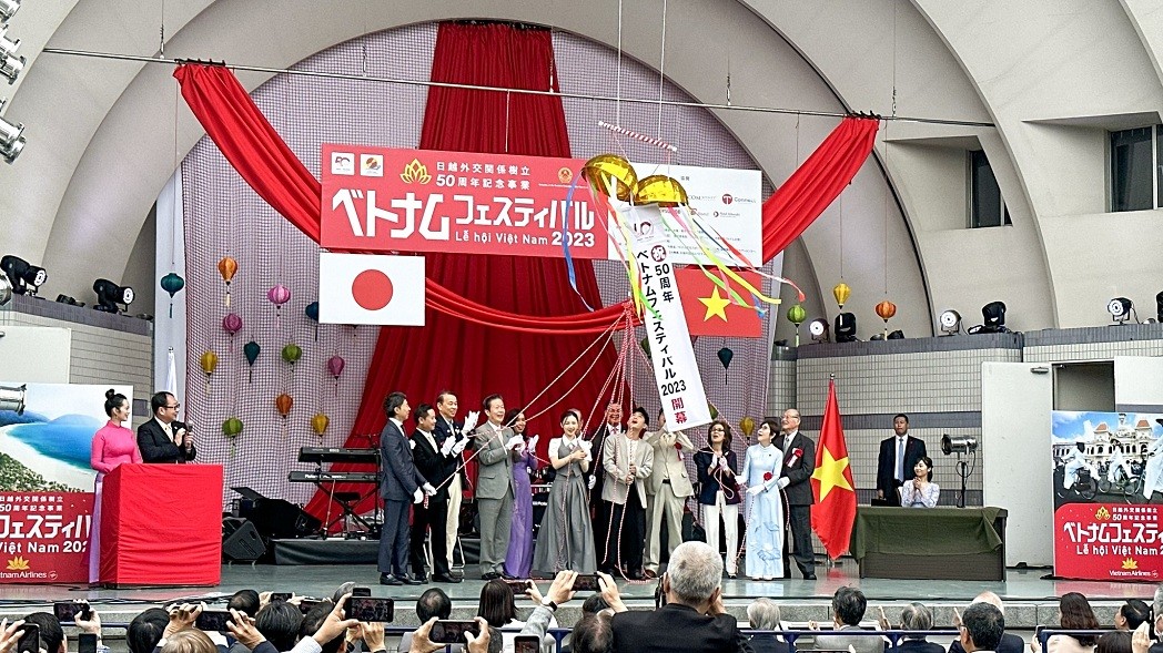 Vietnam Festival at Tokyo Symbolises Hope of Two Governments, Localities and Peoples